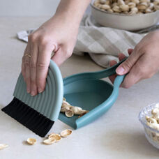 Dustpan with broom
green 