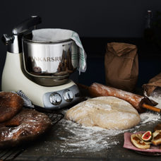 Ankarsrum Küchenmaschine
creme light