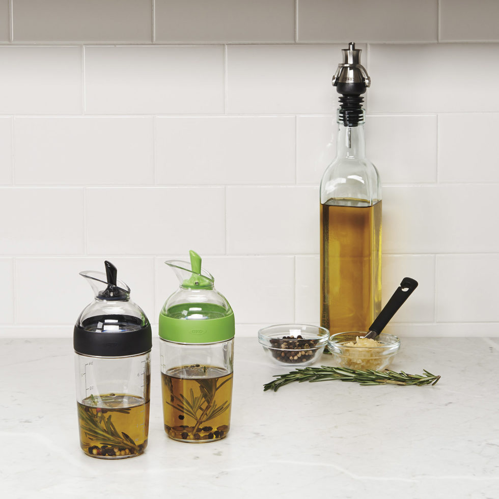 OXO Salatsaucen Shaker
schwarz 240 ml 