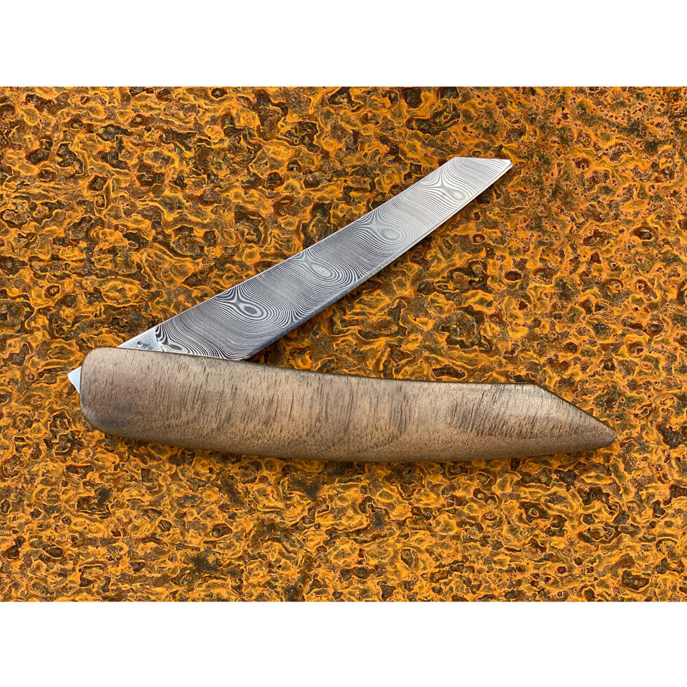 Couteau de poche à steak Damas,
Manche en noyer 